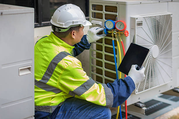 Professional Hvac technician working in Huntley, IL